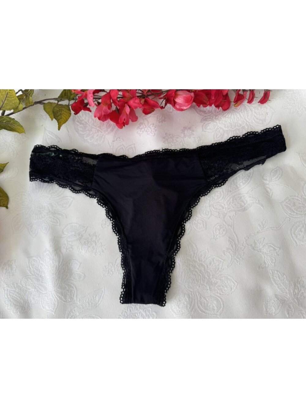 HoneyDew Black Silky Soft Thong Panty Stretch Lace Trim Classic Women's M Medium